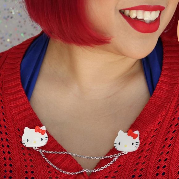 Hello Kitty cardigan clip - Picture 1 of 2